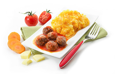 Überraschen Sie Ihre Geschmacksnerven mit diesen weichen und herzhaften vegetarischen Frikadellen, serviert mit einem Duo aus grünen Bohnen und Butterbohnen.