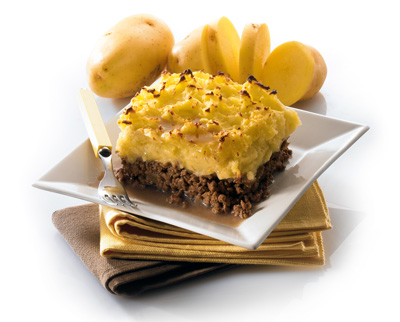 Ein typisches Rezept der französischen Landküche. Dieser Auflauf kombiniert den köstlichen Fleischgeschmack mit cremigem Kartoffelpüree. Ein Genuss - bon appetit.